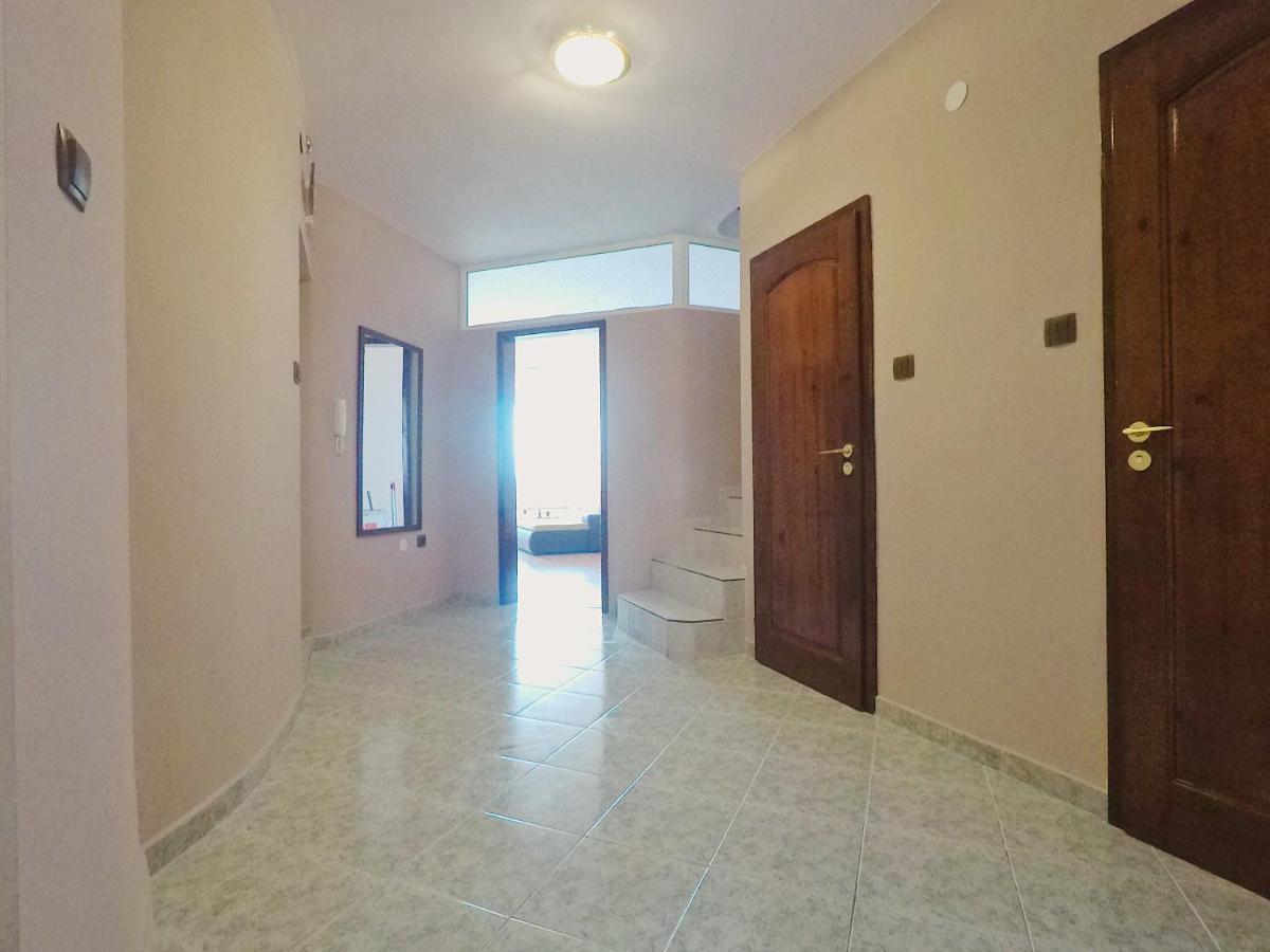 Spacious And Bright Maisonette Varna Center エクステリア 写真